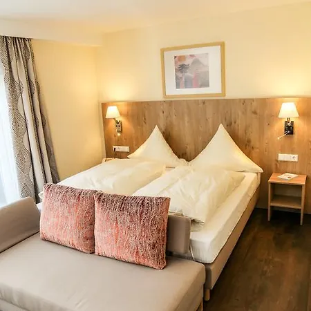 Hotel Akzent Restaurant Hirsch 3*